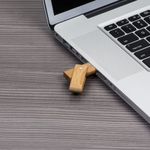 Foto Pen Drive Giratório Madeira MTB 034 Imagem (3)