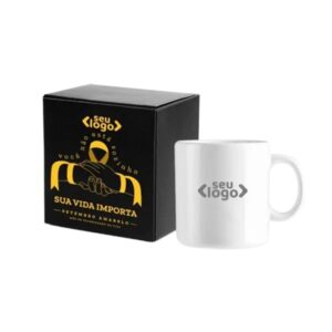 Caneca branca ao lado de caixa preta com arte amarela do Setembro Amarelo
