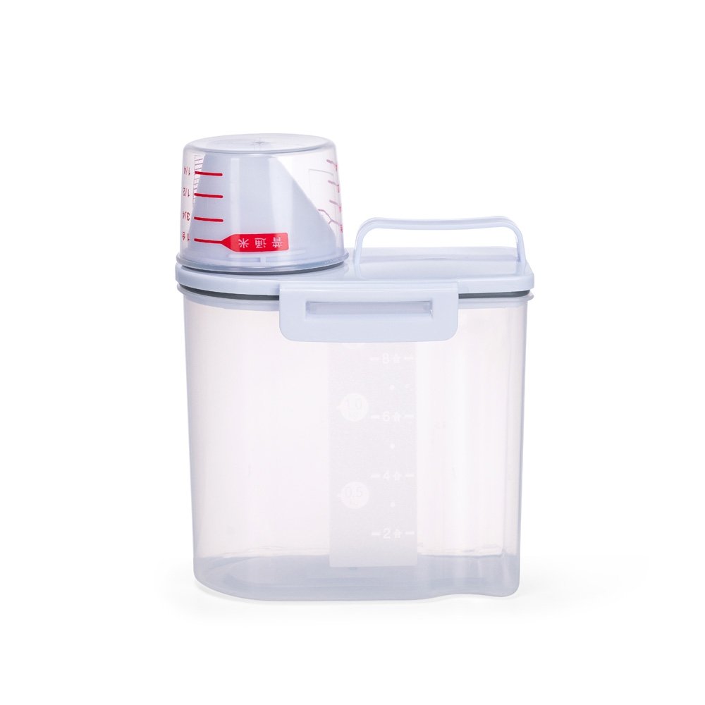 Foto-Dispenser-Multiuso-5L-CB-15444-Imagem.jpg Vista frontal do dispenser multiuso com copo graduado sobre a tampa
