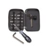 Kit de ferramentas aberto com bits, chave porta-bits e chave L