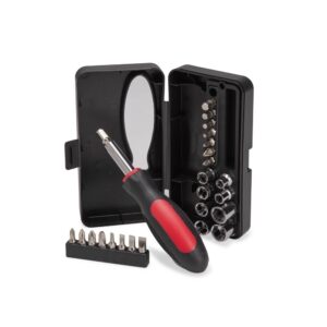 Kit de ferramentas aberto com chave, bits e soquetes organizados no estojo