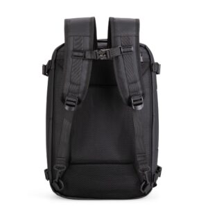 Parte traseira da mochila com alças acolchoadas e painel telado