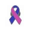 Pin em formato de laço com partes rosa e azul e contorno prateado